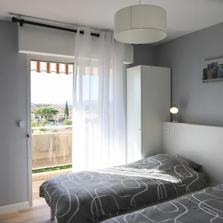 Chic Du Port Apartment Frejus